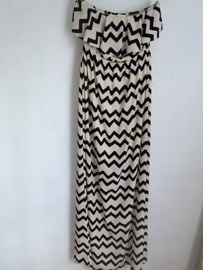 Peach Love California Off-Shoulder Chevron Maxi Dress in Cream and Black